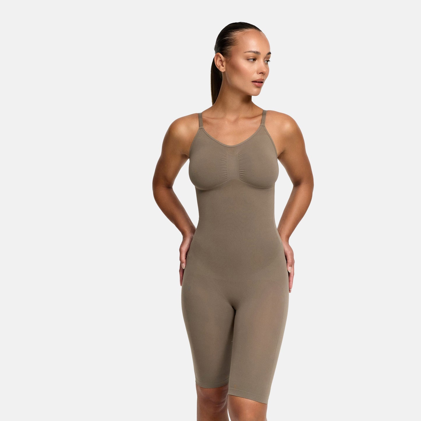 Shapewear bodysuit met short