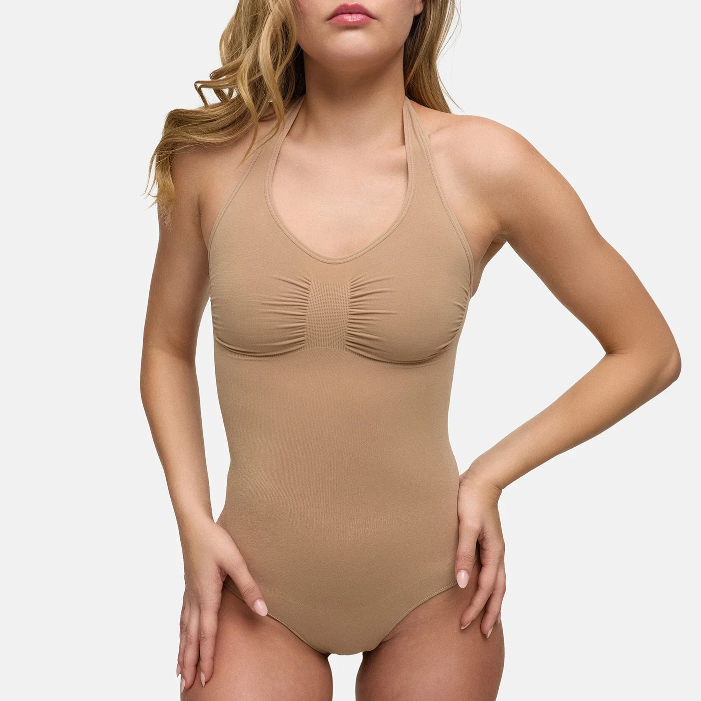 Naadloze shapewear bodysuit met halternek en string