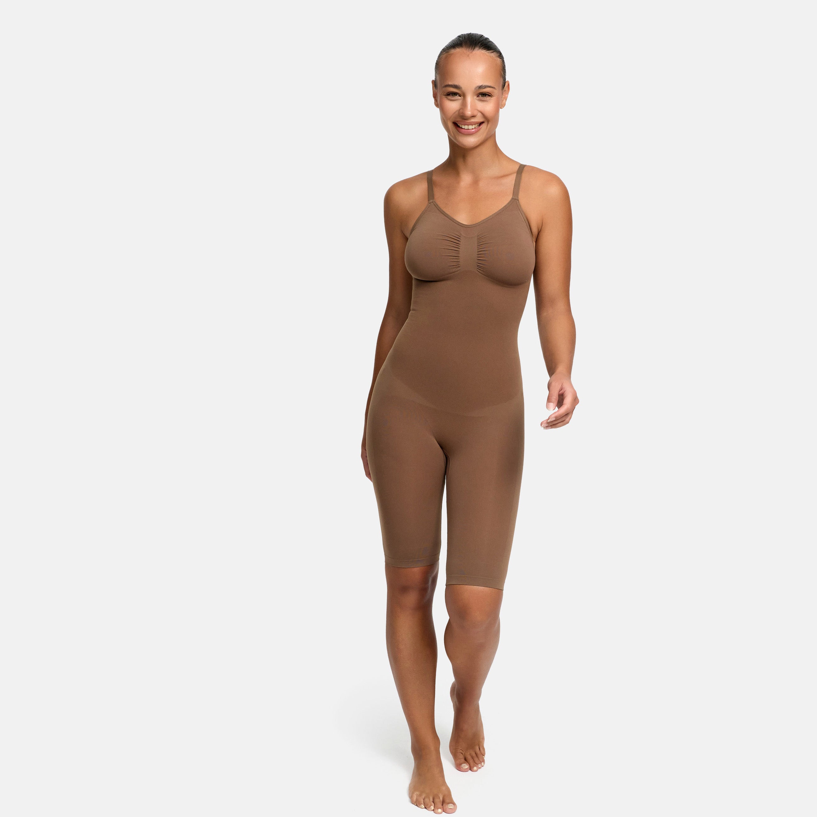 Shapewear bodysuit met short