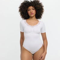 Kanten shapewear bodysuit met korte mouw en slip