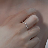 Gebogen V-Ring met Zirkonia