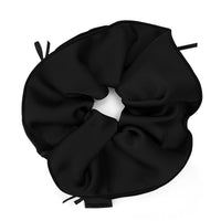 Oversized satijnen scrunchie voor elke dag
