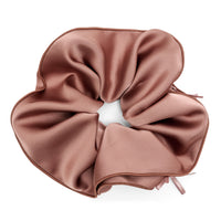Oversized satijnen scrunchie voor elke dag