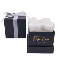 Boeket met Vier Eeuwige Rozen in Cadeaubox